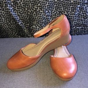Chestnut brown wedge flat